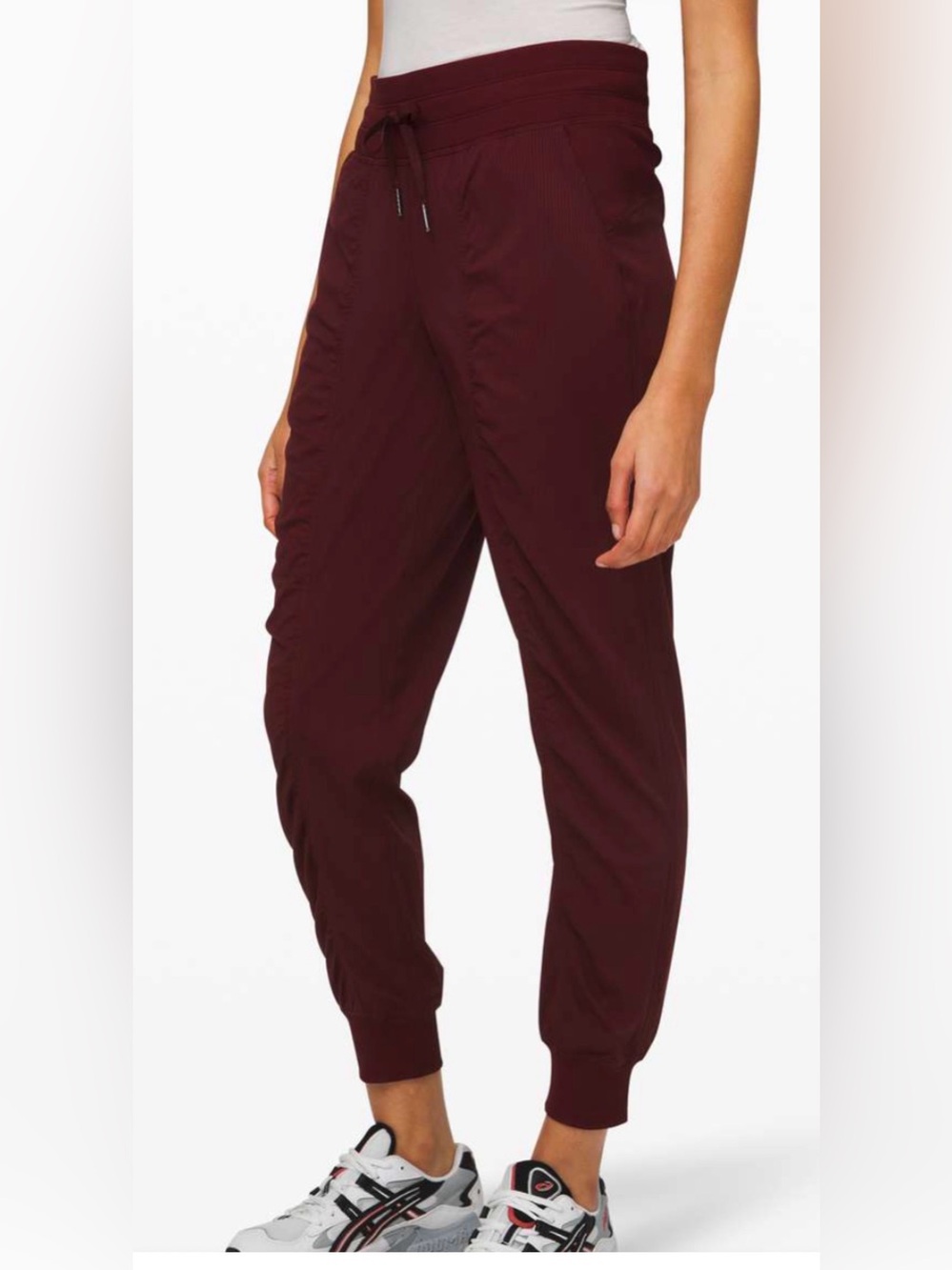 Lululemon Dance Studio Jogger
Garnet